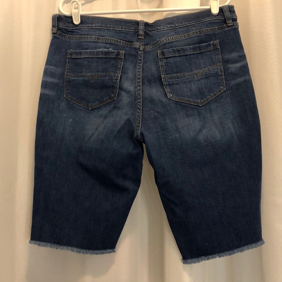 Bermuda Shorts - Picture 2 of 4